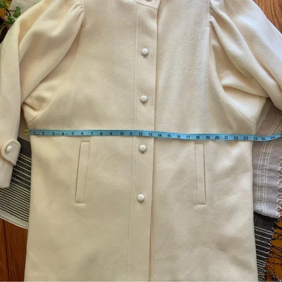 Vintage 70’s Elegant Cream Wool Winter Coat - Picture 5 of 16